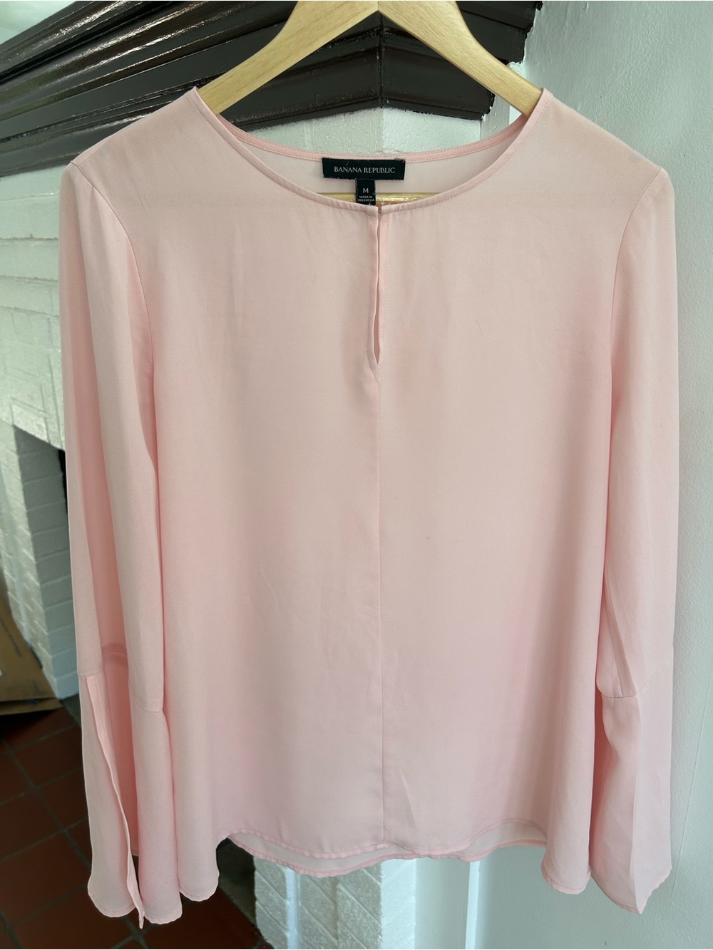 Banana Republic Pale Pink Long-Sleeve Blouse size M